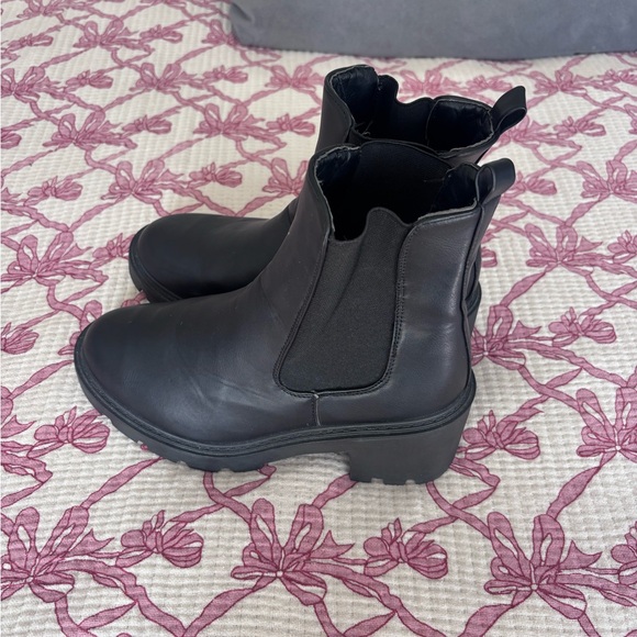 boots - Picture 2 of 4